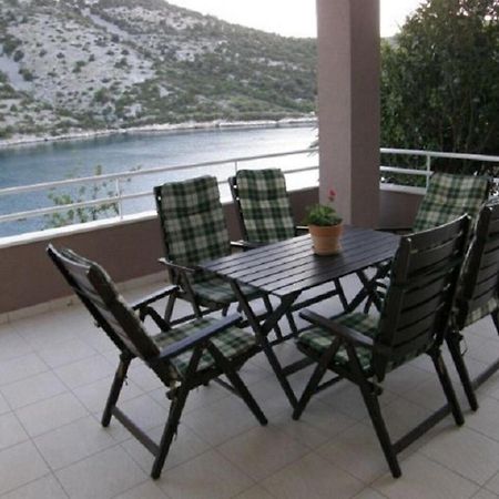 Apartments Ljubi Vinišće Eksteriør billede