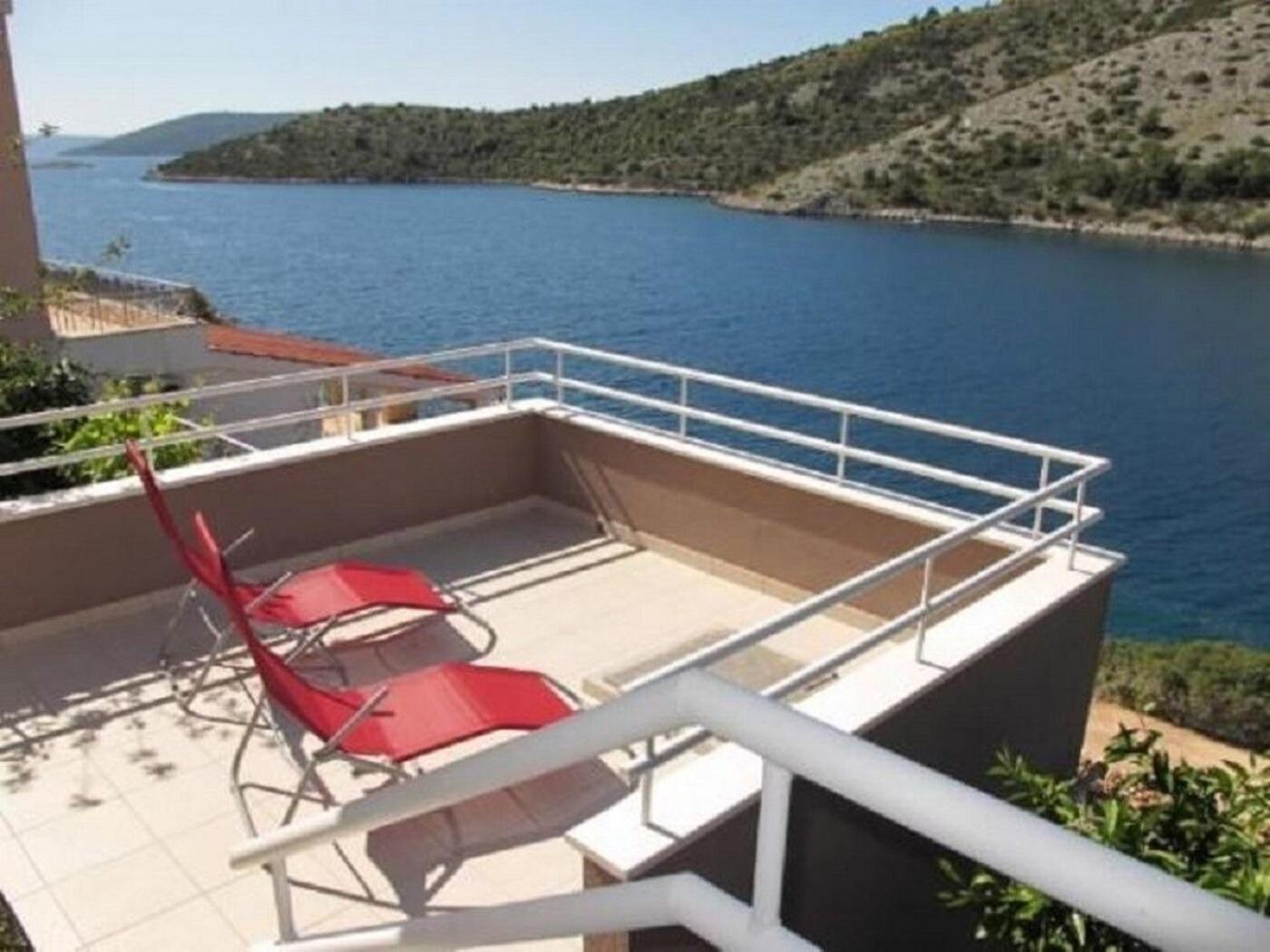 Apartments Ljubi Vinišće Eksteriør billede