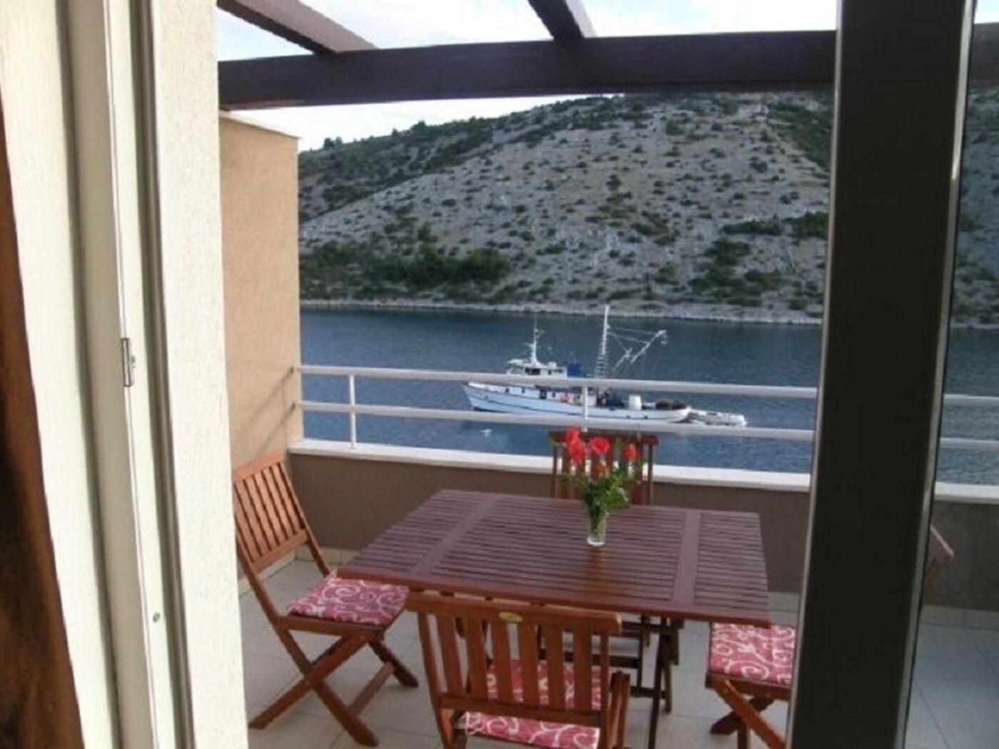 Apartments Ljubi Vinišće Eksteriør billede