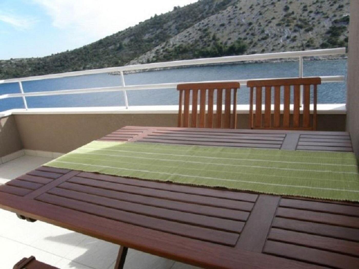 Apartments Ljubi Vinišće Eksteriør billede