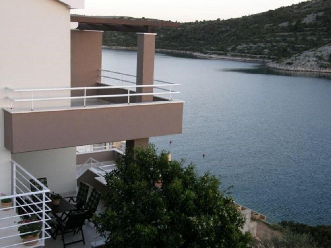 Apartments Ljubi Vinišće Eksteriør billede