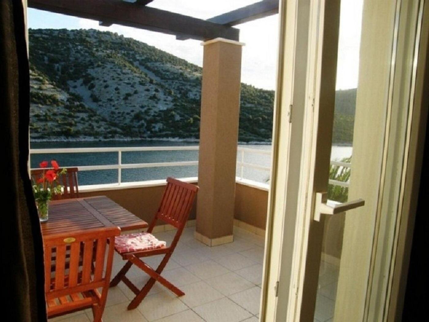 Apartments Ljubi Vinišće Eksteriør billede