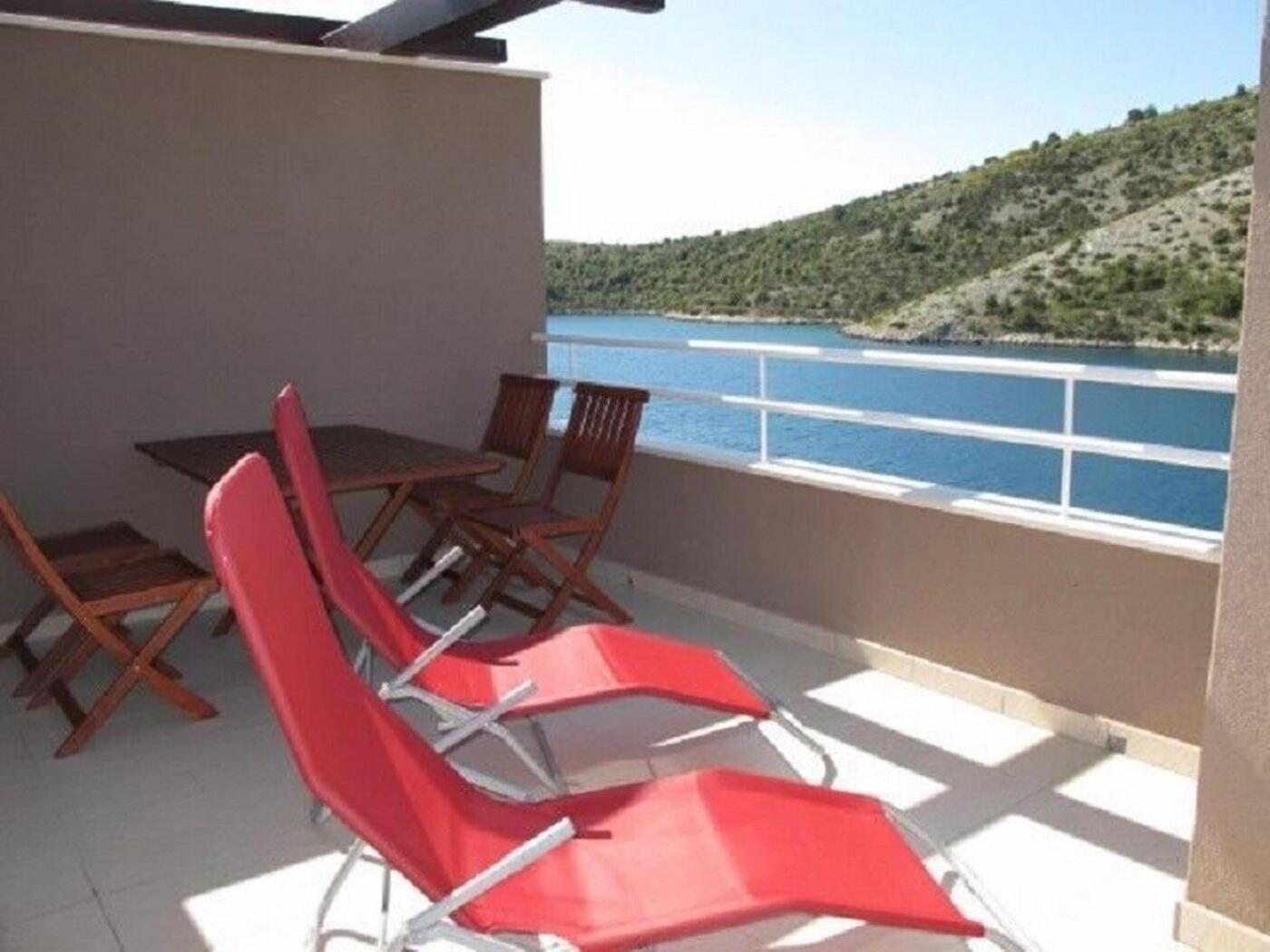 Apartments Ljubi Vinišće Eksteriør billede